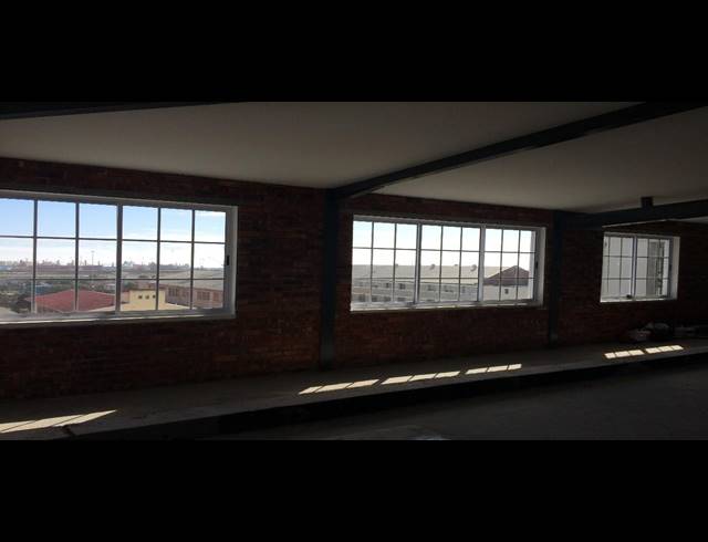 261M² OFFICE TO LET IN WOODSTOCK